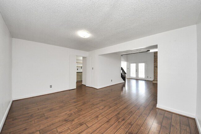 Building Photo - 6230 Grandvale Dr