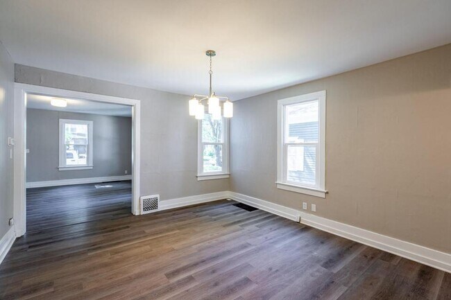 Building Photo - Gorgeous Northside Home with Quartz Countertops!