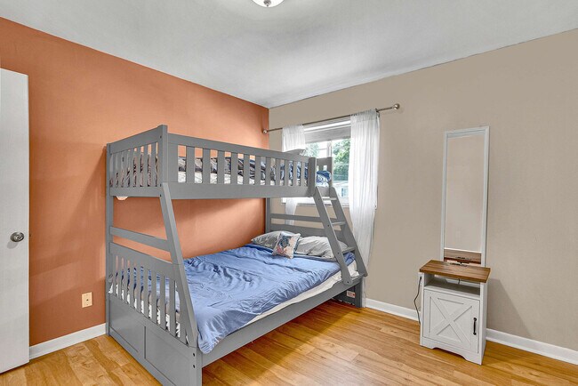 Building Photo - 897 Imperial Dr