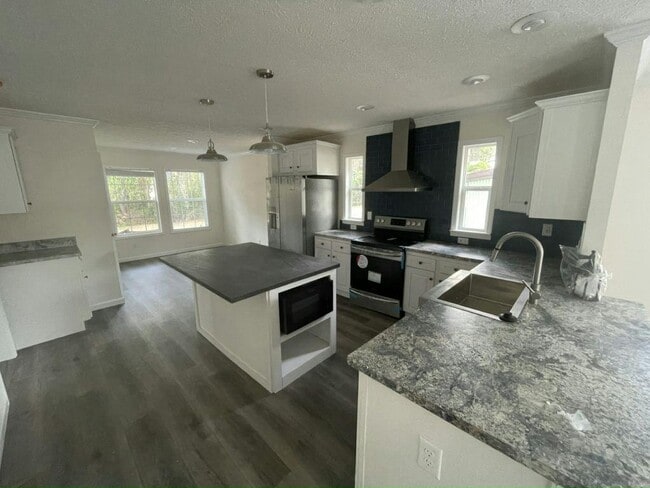 Primary Photo - 15666 49th St N