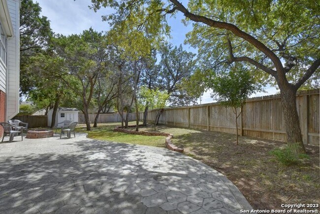 Building Photo - Braun and 1604 Area in Greenbriar gated community