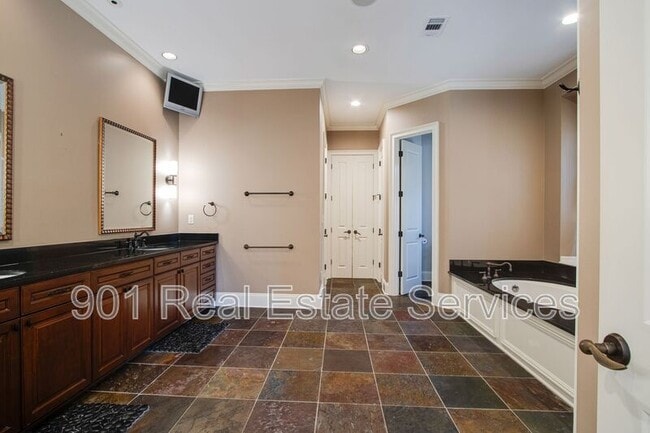 Building Photo - 3549 Lily Ln