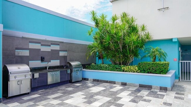 Building Photo - 1 Beach Dr SE