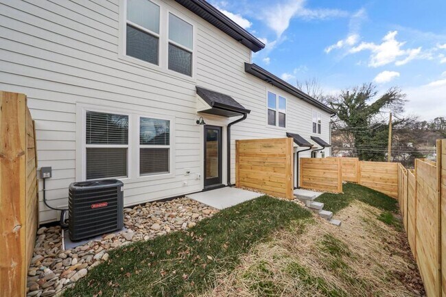 Building Photo - 126 Shipman Dr