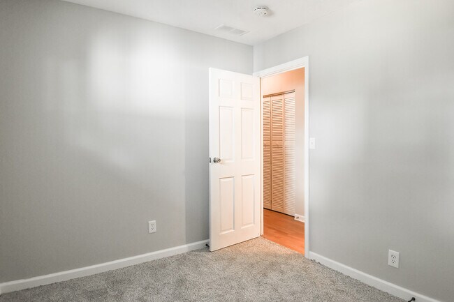 guest room 1 - 7811 Randy Rd