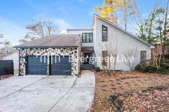 Building Photo - 2624 New Haven Dr