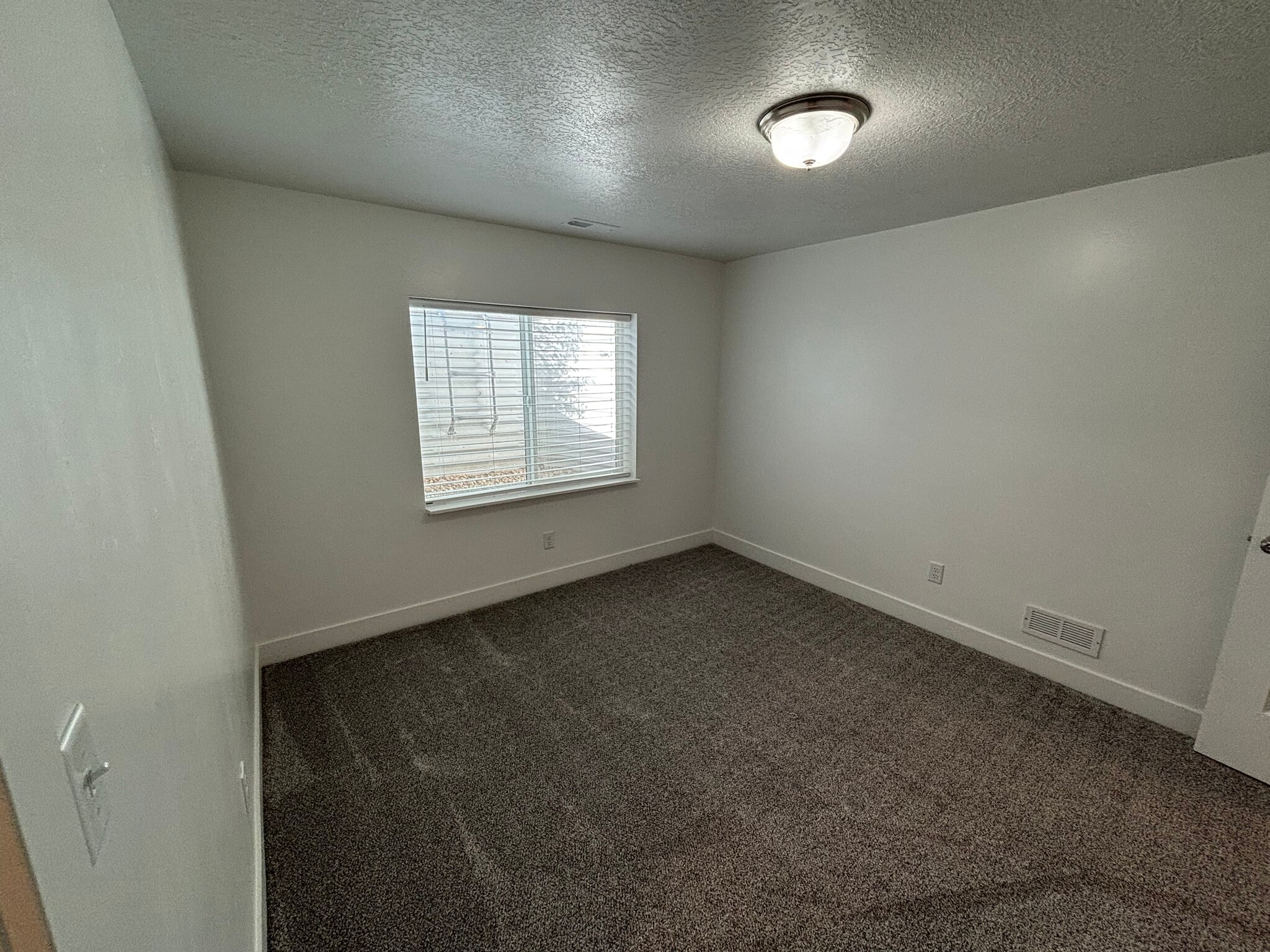 Bedroom 3 - 188 E Bruin Dr