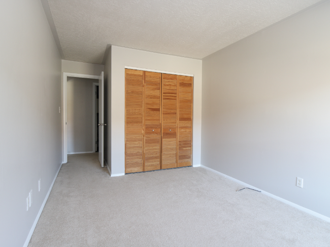 Building Photo - 810 Charlotte Way