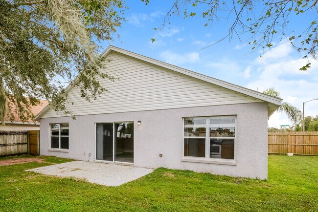 Building Photo - 2155 Colonial Woods Blvd