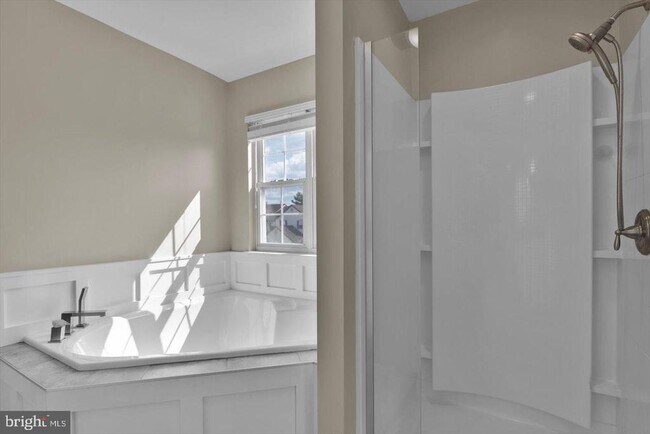 Building Photo - 751 Chanticleer
