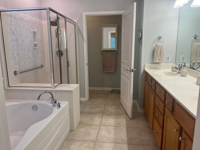 Building Photo - Lovely Furnished Home in The Haven