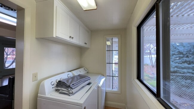 Building Photo - Large 4 Bedroom Orchards Home with private...