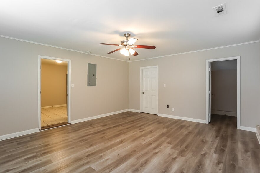 Building Photo - 1550 Flicker Rd