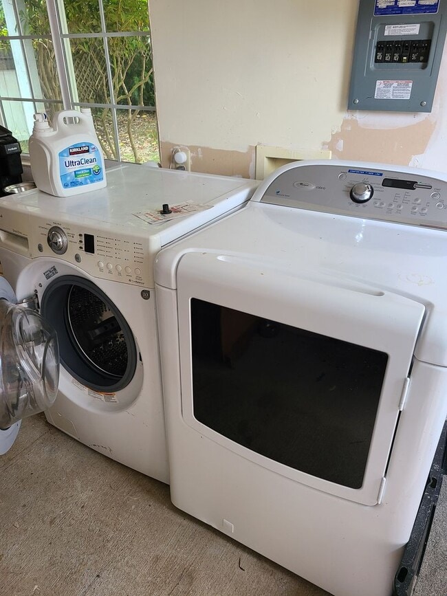 Building Photo - 1992 Gwin Rd