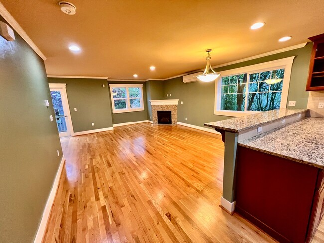 Building Photo - Spacious Greenwood townhouse - Available now!
