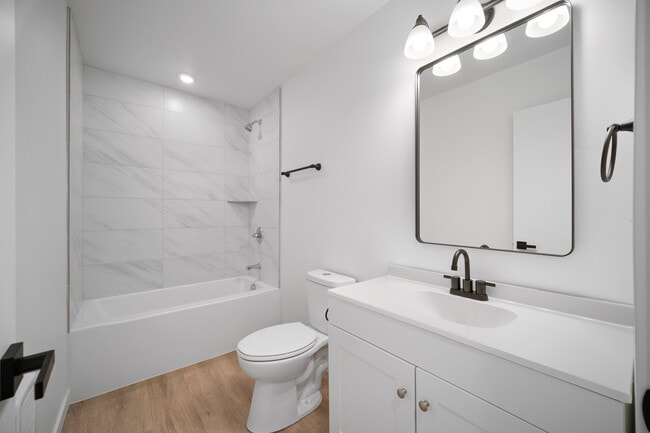 Building Photo - Eastport Manor Apartments