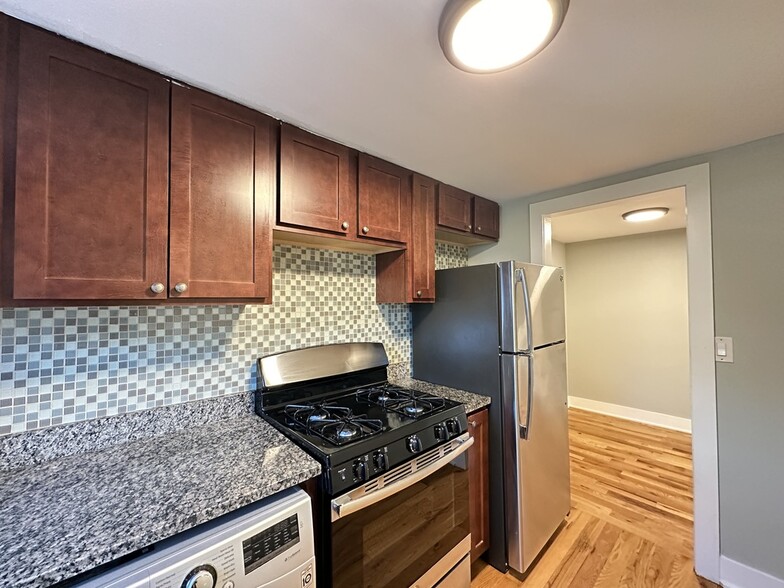 Building Photo - 432 Elm Pl