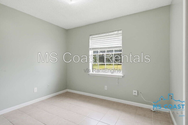 Building Photo - 657 Octave St