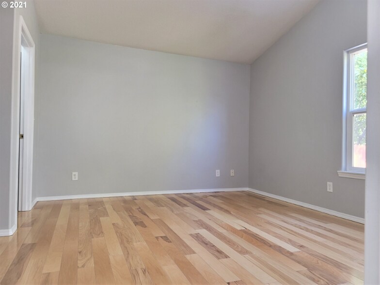 Building Photo - 5511 SE 130th Ave