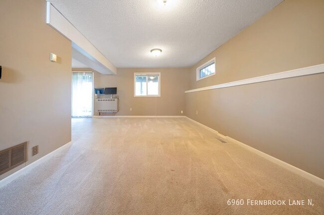 Building Photo - 4 Bed 2 Bath Renovated Home in Maple Grove!