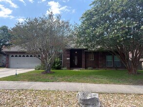 Building Photo - 3 bed 2 bath 2 car garage & pool.