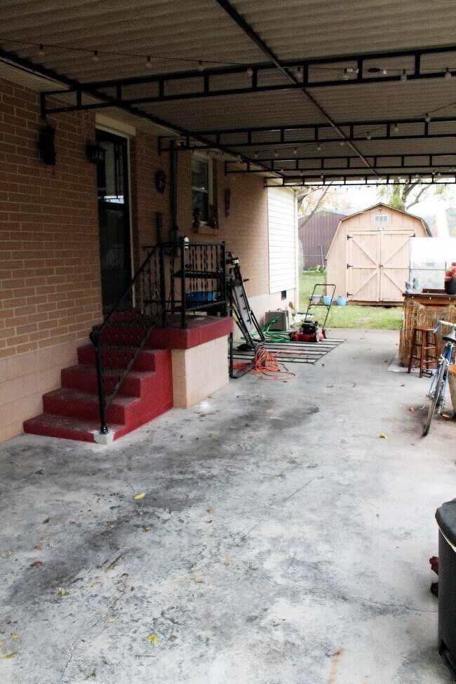 Building Photo - 209 East Ave