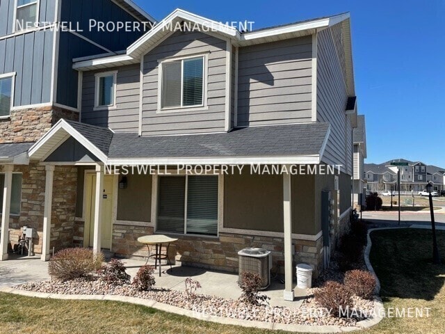 Primary Photo - 284 N 725 E