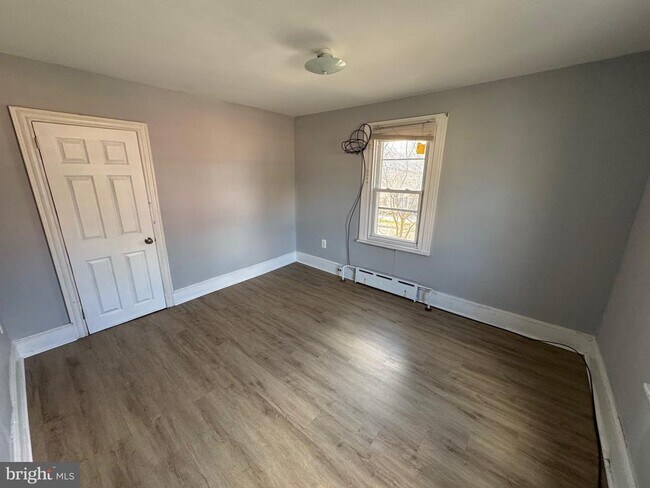 Building Photo - 729 E Haverford Rd