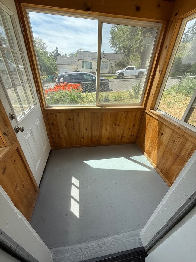 Building Photo - 2 Bedroom 1 Bath-Home