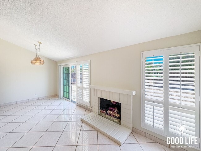 Building Photo - SD: Spacious 3BD/2BA Home in Oceanside with Large Backyard, W/D & Attached 2-Car Garage