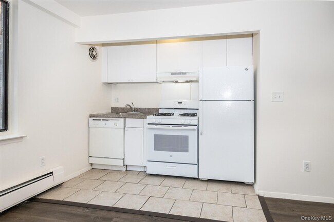 Building Photo - 7 Lake St