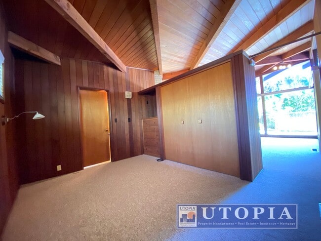Building Photo - 215 Blackpoint Ln