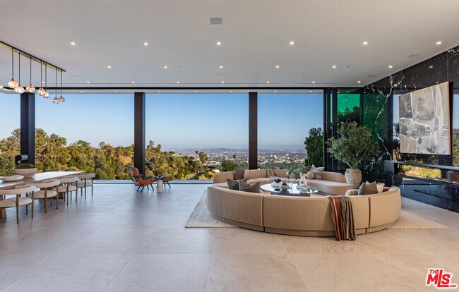 Building Photo - 9364 Beverlycrest Dr