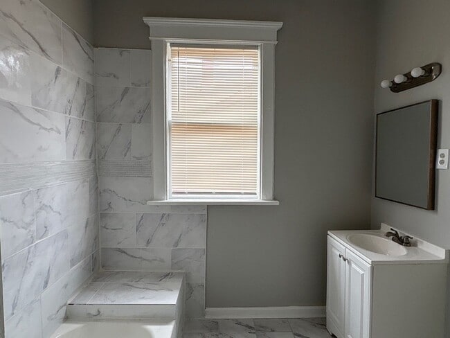 Building Photo - Newly updated 3-bedroom, 1-bath home - Open To Section 8