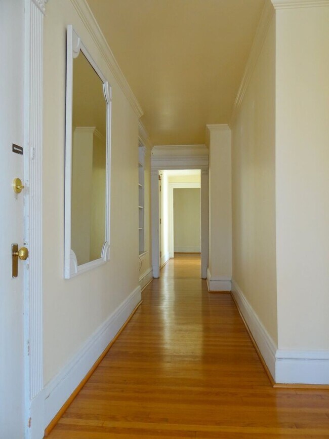 Building Photo - Charming 3 BD/2 BATH right across the stre...