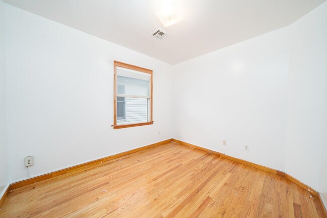 Building Photo - 162 W 53rd St