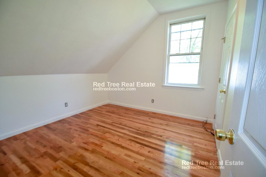 Building Photo - 32 Cedar St