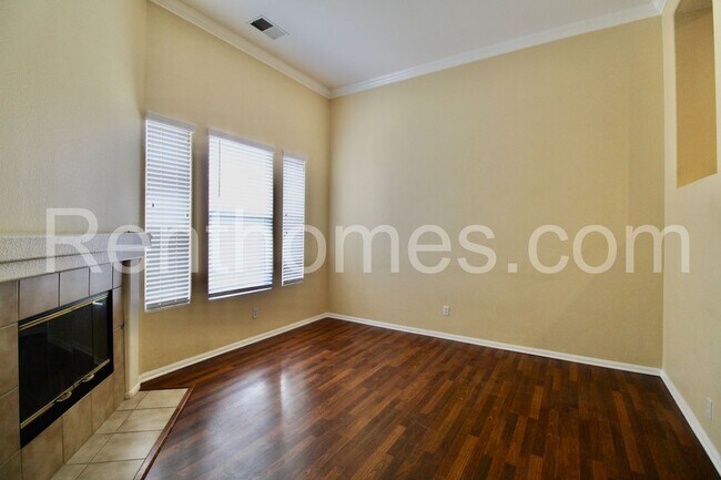 Building Photo - 13330 Via Bellarado