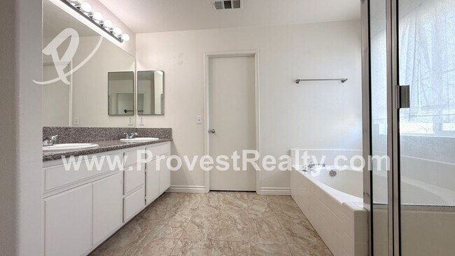 Building Photo - 15015 Kitfox Ln