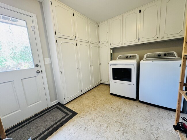 Building Photo - 2640 Varner Dr NE