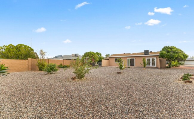 Building Photo - Great home in an active 55+ community!