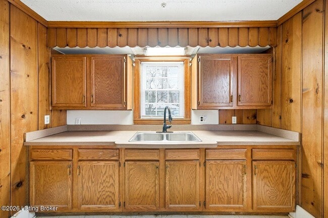 Building Photo - 1209 Valley Dr