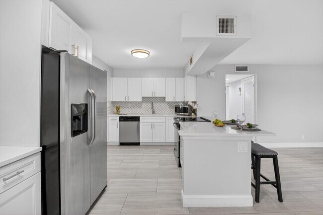 Building Photo - 450 Piedmont J