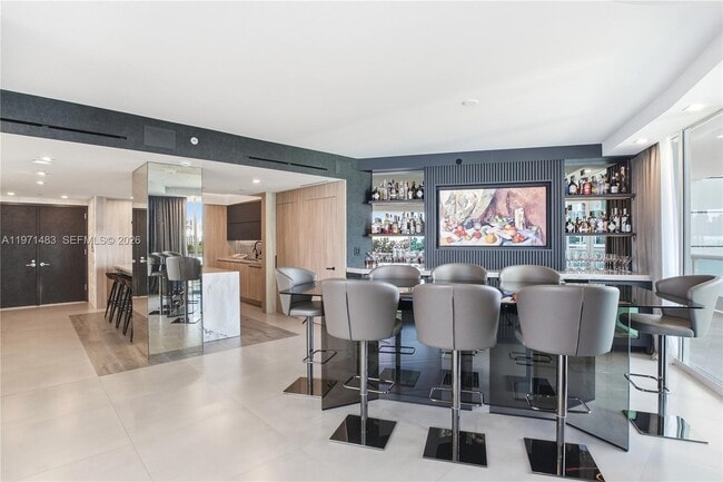 Building Photo - 2127 Brickell Ave