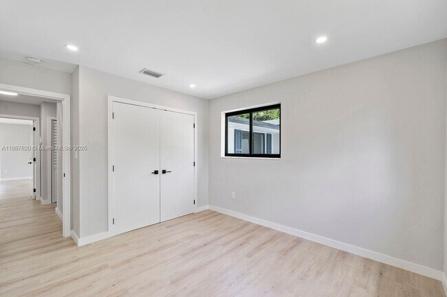 Building Photo - 10460 SW 93rd St