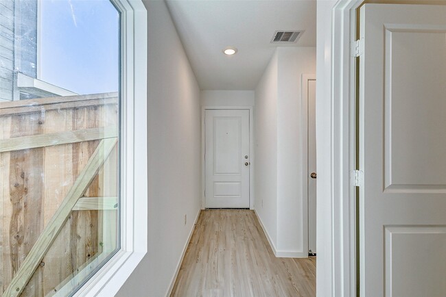 Building Photo - 18522 Tre Croci Dr