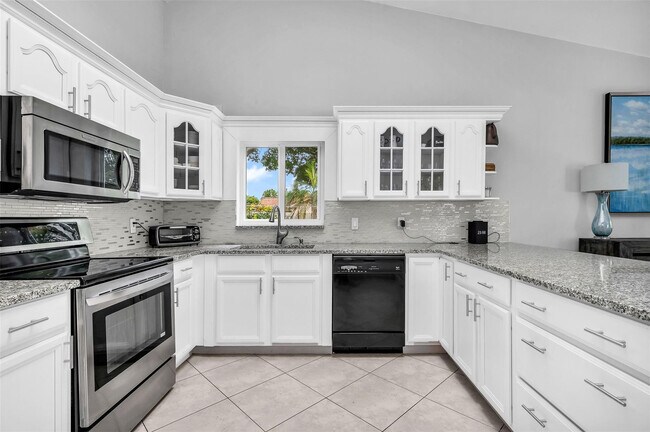 Building Photo - 7641 W Country Club Blvd