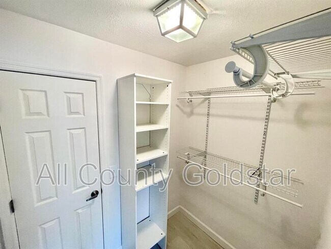 Building Photo - 4410 Warren Ave