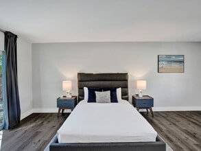 Building Photo - 3204 NE 9th St