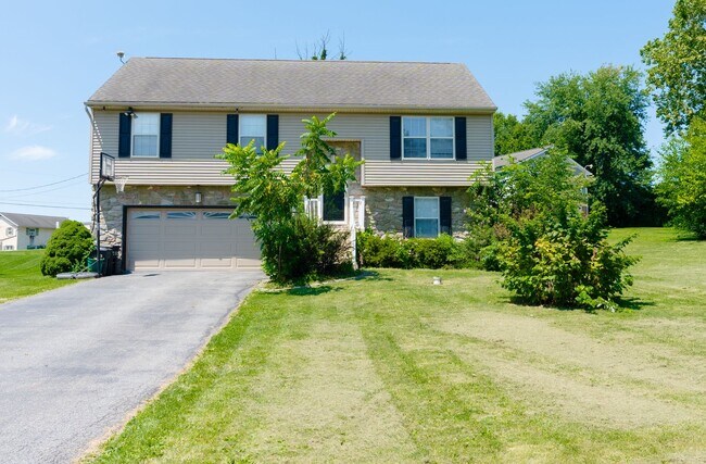 Building Photo - 2072 Sheaffer Rd